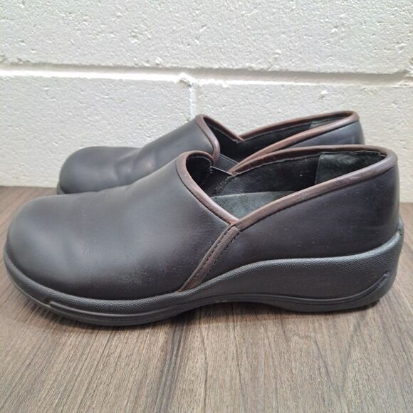 Dansko Clog. Black Leather Casual Slip Resistant Slip On Clogs Women's Size 9.5M - Picture 2 of 9